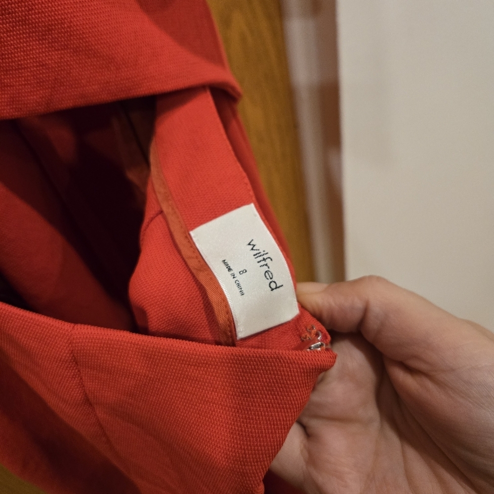 Aritzia Wilfred écoulement Romper in Goji Berry Red Size 8 Like New - Picture 8 of 10